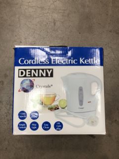 QTY OF ASSORTED ITEMS TO INCLUDE CORDLESS ELECTRIC KETTLE: LOCATION - TABLE
