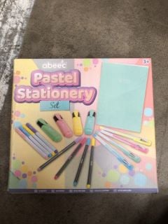 QTY OF ASSORTED ITEMS TO INCLUDE ABEEC PASTEL STATIONERY : LOCATION - RACK