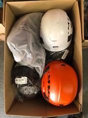 QTY OF SAFETY HELMETS TO INCLUDE PETZL HARD HAT: LOCATION - B RACK