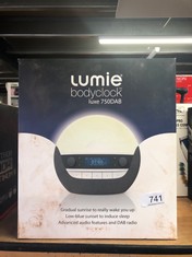 LUMIE BODYCLOCK LUXE 750DAB - WAKE-UP LIGHT WITH DAB RADIO, BLUETOOTH SPEAKERS, LOW-BLUE LIGHT FOR SLEEP.: LOCATION - TABLES