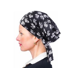 QTY OF ASSORTED ITEMS TO INCLUDE HEADSCARF FOR WOMEN. LIGHTWEIGHT. : LOCATION - C RACK