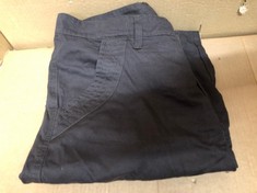 QTY OF ASSORTED ITEMS TO INCLUDE MENS CARGO SHORTS. GREY. SIZE 34. : LOCATION - C RACK