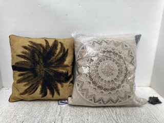 PALMA CUSHION IN BLACK/GOLD TO ALSO INCLUDE ABERDOUR PRINTED CUSHION IN BEIGE: LOCATION - C7