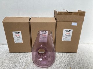 4 X GLASS VASES IN PINK: LOCATION - C7