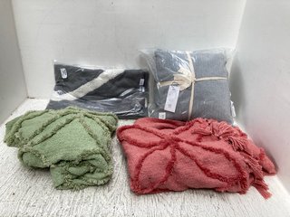 QTY OF ASSORTED HOUSEHOLD ITEMS TO INCLUDE SET OF 2 BOHEME RIBBED CUSHIONS IN GREY: LOCATION - C7