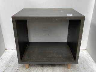 SQUARE STORAGE TABLE IN GREY: LOCATION - C6