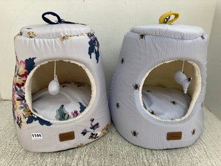 2 X JOULES CAT BEDS IN FLORAL/BEE DESIGN: LOCATION - D1