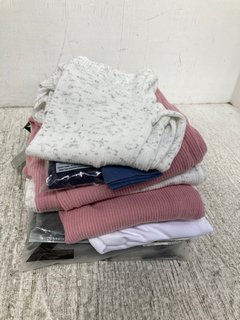 QTY OF ASSORTED WOMENS CLOTHING IN VARIOUS SIZES TO INCLUDE NEW LOOK WOOL JUMPER IN WHITE - SIZE UK XS: LOCATION - WA9