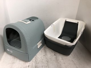 3 X ASSORTED PET CARE ITEMS TO INCLUDE GREEN PLASTIC PET CRATE/LITTER TRAY: LOCATION - A10