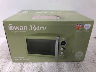 SWAN RETRO 800W MICROWAVE OVEN IN MINT GREEN - RRP £122: LOCATION - A9