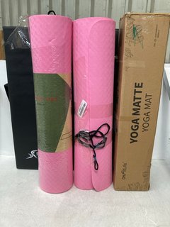 4 X ASSORTED ITEMS TO INCLUDE 2 X PINK YOGA MATS: LOCATION - A7