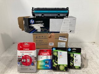 QTY OF ASSORTED OFFICE ITEMS TO INCLUDE BROTHER WT-220CL TONER CARTRIDGE: LOCATION - A5