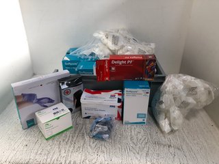 QTY OF ASSORTED MEDICAL ITEMS TO INCLUDE PRIORITIZING KNEE SUPPORT & MOLNLYCKE ADHESIVE DRESSING: LOCATION - A2