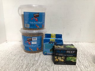 4 X ASSORTED PET CARE ITEMS TO INCLUDE 2 X 5 LITRE TUBS OF EXTRA SELECT FISH FOOD BLEND - BBE 19.09.2024: LOCATION - A1