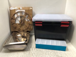 QTY OF ASSORTED ITEMS TO INCLUDE BRONZE NUMERICAL WALL CLOCK: LOCATION - B3
