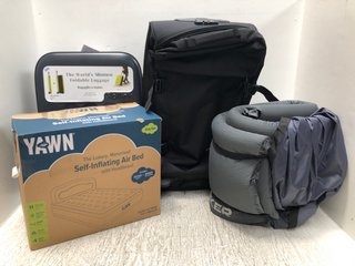 4 X ASSORTED TRAVEL ITEMS TO INCLUDE ROLLINK FLEX VEGA 21"SUITCASE IN BLACK - RRP £182: LOCATION - B9