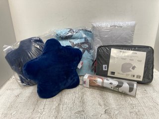 QTY OF ASSORTED JOHN LEWIS & PARTNERS ITEMS TO INCLUDE SINGLE FITTED SHEET AND MATTRESS PROTECTOR: LOCATION - B17