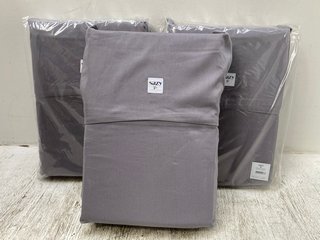 3 X 100% COTTON SATEEN KINGSIZE DUVET COVER SETS IN POWDER PINK/GREY: LOCATION - C17