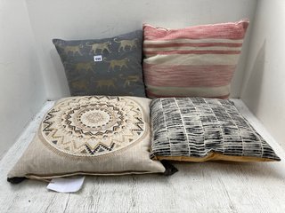 4 X ASSORTED CUSHIONS TO INCLUDE VELVET LEOPARD DESIGN CUSHION IN GREY/GOLD: LOCATION - C9
