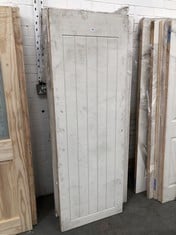 4 X ASSORTED DOORS TO INCLUDE APPROX 1981 X 686MM MOULDED INTERIOR DOOR (COLLECTION OR OPTIONAL DELIVERY) (KERBSIDE PALLET DELIVERY)