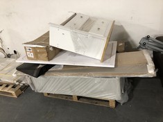 PALLET OF ASSORTED ITEMS TO INCLUDE WHITE CHEST OF DRAWERS (COLLECTION OR OPTIONAL DELIVERY)