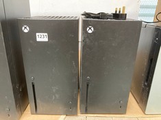 2 X XBOX SERIES X REPLICA DESK FRIDGE THERMOELECTRIC COOLER 4.5L (DELIVERY ONLY)