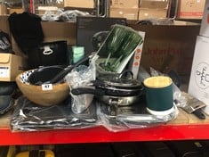 QTY OF ASSORTED KITCHEN ITEMS TO INCLUDE JOHN LEWIS SOMMELIER WINE OPENING GIFT SET 3 PIECE (DELIVERY ONLY)