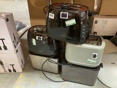 5 X ASSORTED TOASTERS TO INCLUDE JOHN LEWIS 2 SLICE TOASTER BLACK (DELIVERY ONLY)