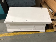 2 X ASSORTED FURNITURE PARTS TO INCLUDE OLIVIA 1 DRAWER BOTTOM PART OF WARDROBE IN WHITE (COLLECTION OR OPTIONAL DELIVERY)