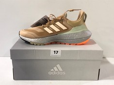 ADIDAS ULTRABOOST 22 WOMEN'S TRAINERS IN BEIGE/SILVER UK 5.5 (DELIVERY ONLY)