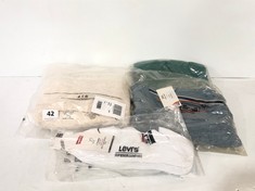 4 X ASSORTED CLOTHING TO INCLUDE SUPERDRY HOODIE IN BEIGE UK 8 (DELIVERY ONLY)