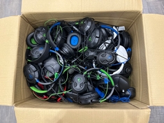 TURTLE BEACH BOX OF ASSORTED ITEMS TO INCLUDE GAMING HEADSETS GAMING ACCESSORY IN BLACK. (UNIT ONLY) [JPTC65887]