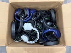 TURTLE BEACH BOX OF ASSORTED ITEMS TO INCLUDE GAMING HEADSETS GAMING ACCESSORY IN BLACK. (UNIT ONLY) [JPTC65879]