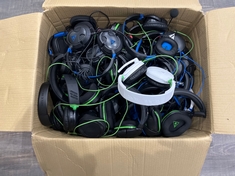 TURTLE BEACH BOX OF ASSORTED ITEMS TO INCLUDE GAMING HEADSETS GAMING ACCESSORY IN BLACK. (UNIT ONLY) [JPTC65891]