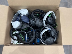 TURTLE BEACH BOX OF ASSORTED ITEMS TO INCLUDE GAMING HEADSETS GAMING ACCESSORY IN BLACK. (UNIT ONLY) [JPTC65882]
