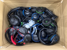 TURTLE BEACH BOX OF ASSORTED ITEMS TO INCLUDE GAMING HEADSETS GAMING ACCESSORY IN BLACK. (UNIT ONLY) [JPTC65901]