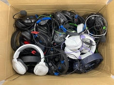 TURTLE BEACH BOX OF ASSORTED ITEMS TO INCLUDE GAMING HEADSETS GAMING ACCESSORY IN BLACK. (UNIT ONLY) [JPTC65907]
