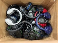 TURTLE BEACH BOX OF ASSORTED ITEMS TO INCLUDE GAMING HEADSETS GAMING ACCESSORY IN BLACK. (UNIT ONLY) [JPTC65911]