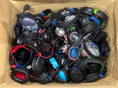 TURTLE BEACH BOX OF ASSORTED ITEMS TO INCLUDE GAMING HEADSETS GAMING ACCESSORY IN BLACK. (UNIT ONLY) [JPTC65880]