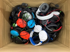 TURTLE BEACH BOX OF ASSORTED ITEMS TO INCLUDE GAMING HEADSETS GAMING ACCESSORY IN BLACK. (UNIT ONLY) [JPTC65877]