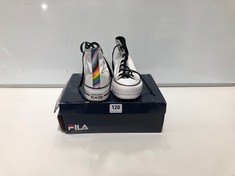 2 X ASSORTED TRAINERS TO INCLUDE CONVERSE HI-TOPS WHITE/MULTI SIZE 5.5 (DELIVERY ONLY)