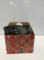 BOX OF ASSORTED ADULT CLOTHING TO INCLUDE BDG CARGO PANTS GREEN CAMO SIZE SM (DELIVERY ONLY)