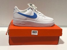 NIKE AIR FORCE 1 TRAINERS WHITE/BLUE SIZE 5 RRP- £115 (DELIVERY ONLY)