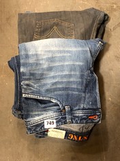 3 X ASSORTED DENIM JEANS TO INCLUDE LEVI STONEWASH SIZE W34/L32 (DELIVERY ONLY)