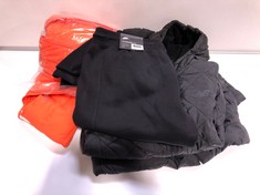 3 X ASSORTED BRANDED CLOTHING TO INCLUDE NEW BALANCE HOODED PUFFER JACKET BLACK SIZE XL (DELIVERY ONLY)