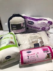 5 X ASSORTED BEDDING ITEMS TO INCLUDE SILENTNIGHT LUXURY COLLECTION KING DUVET 10.5 TOG (DELIVERY ONLY)