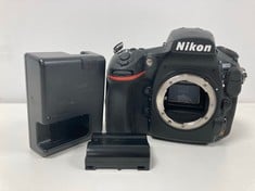 NIKON D810 REFLEX CAMERA (ORIGINAL RRP - €988,00) IN BLACK. (INCLUDES PLASTIC SCREEN COVER AND CHARGER WITHOUT POWER CORD WITH ONE ORIGINAL NIKON BATTERY, WITHOUT SENSOR COVER) [JPTZ5396