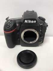 NIKON D810 REFLEX CAMERA (ORIGINAL RRP - €988,00) IN BLACK. (WITH PLASTIC SCREEN COVER, WITH BODY (SENSOR) COVER., ERROR WHEN USING THE BACK SCREEN IN PHOTO AND VIDEO MODES. ACCESS TO MENUS WITHOUT P