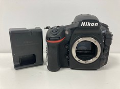 NIKON D810 REFLEX CAMERA (ORIGINAL RRP - €988,00) IN BLACK. (WITH PLASTIC SCREEN COVER. DOES NOT CONTAIN BODY (SENSOR) COVER OR BATTERY COVER, SCRATCHES ON PLASTIC SCREEN COVER) [JPTZ5400]