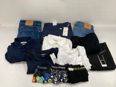 10 X JACK JONES GARMENTS IN DIFFERENT SIZES AND STYLES INCLUDING WHITE SHIRT SIZE XL - LOCATION 52A.